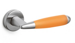 Дверная ручка Olivari модель Aster отделка 5M - матовый хром / матовое оранжевое покрытие